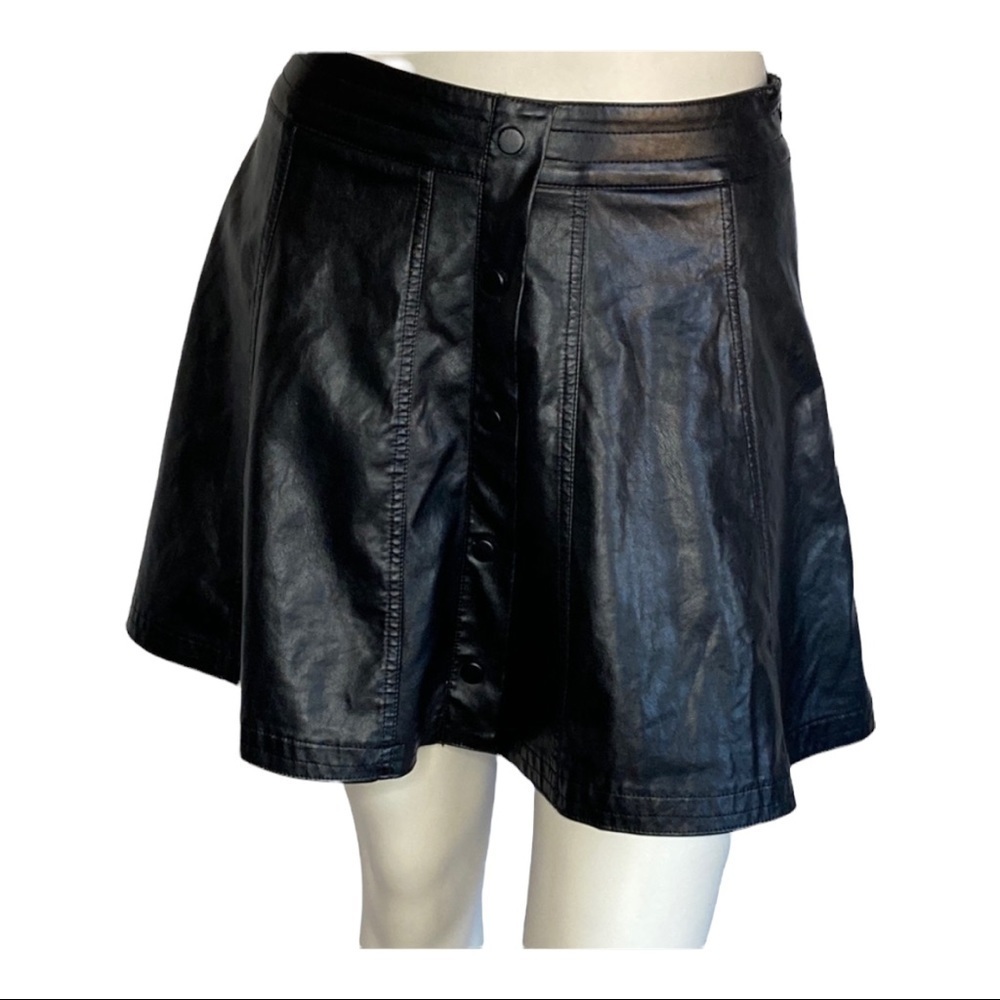 Molly Bracken Lined Faux Leather skirt Sz Small